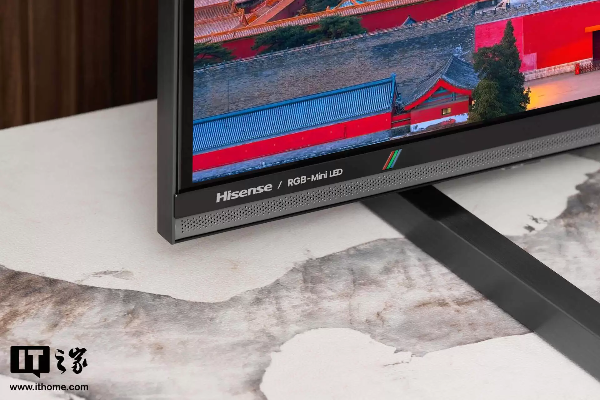 ���� E8S �׷����飺RGB-Mini LED ����ɱ����Ԫ����������Ρ������ˡ�