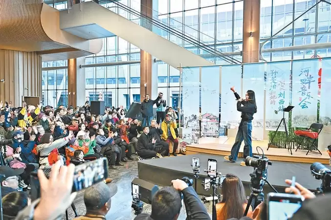 ��С���ݳ�С�糡�����¾���