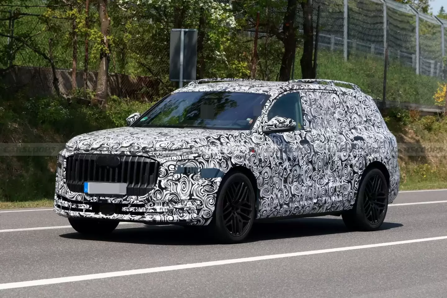 ��µ�ȫ�ߴ��콢 SUV �հף�Q9 ���ڵǳ��������������˷�ֱ������㷢���ɡ�