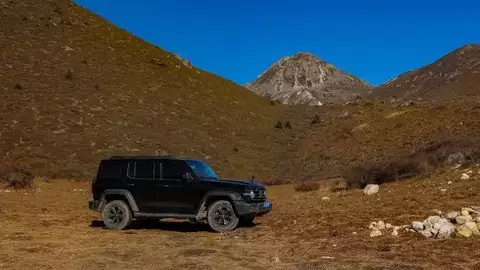 ԽҰ��ʻ��������ɲ��������̹��300�Ķ�̬ƽ��֮��