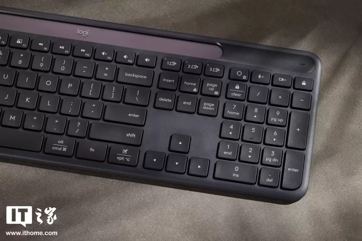 ��IT֮�ҿ��䡿�޼� SIGNATURE SLIM SOLAR+ K980 ���߼���ͼ�ͣ������ܹ��硢�޽ӿ����