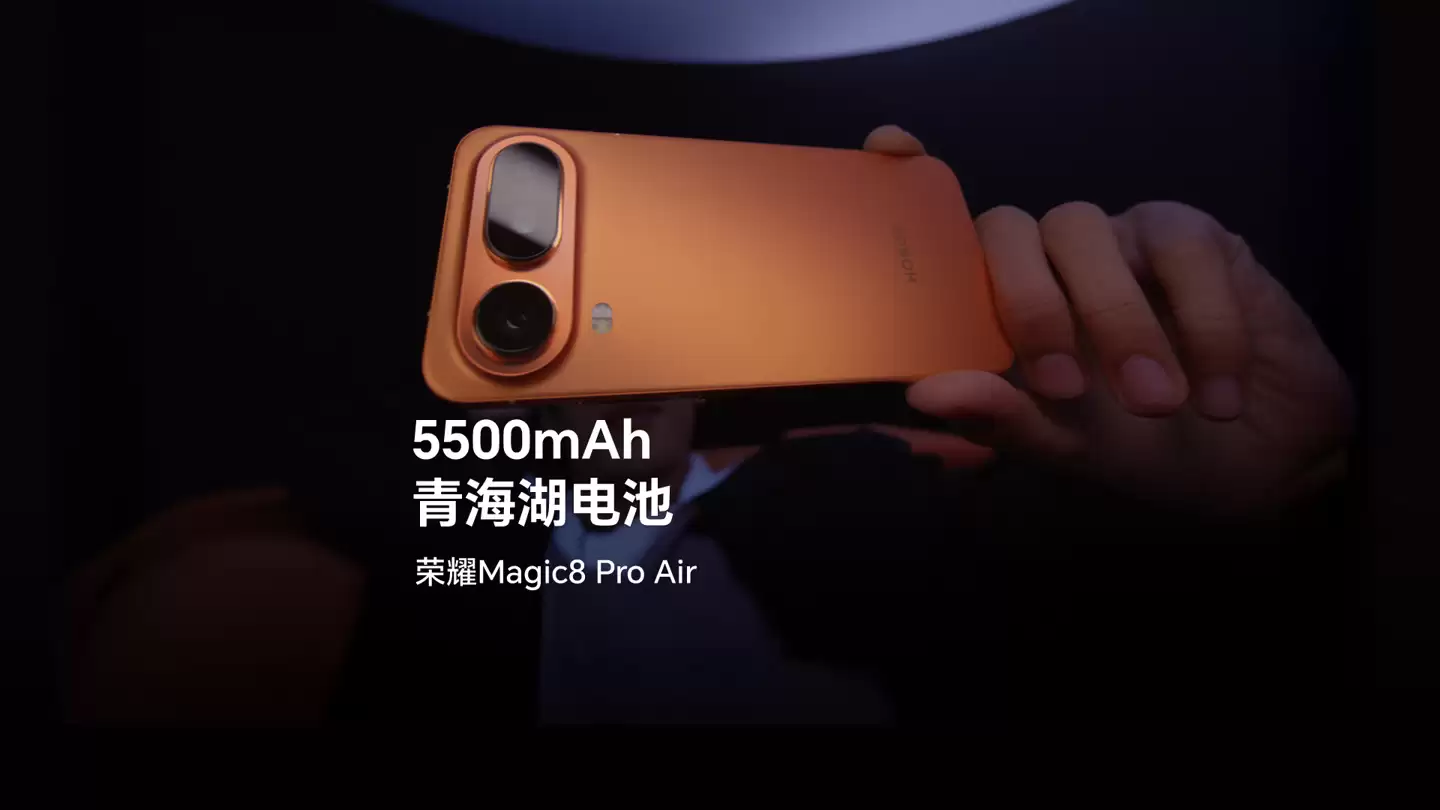 ��ҫ Magic8 Pro Air �ֻ��������� 5500mAh �ຣ����أ��ų��ᱡ�볤������ȫ���С�