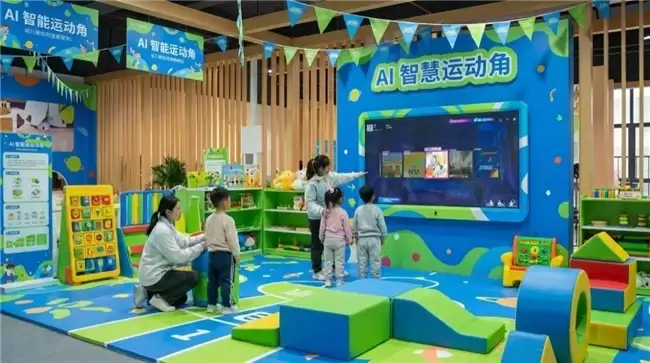 ���½���ߣ�C-Life�����˶������׶�԰����AI������ɫ�ǻ�У԰