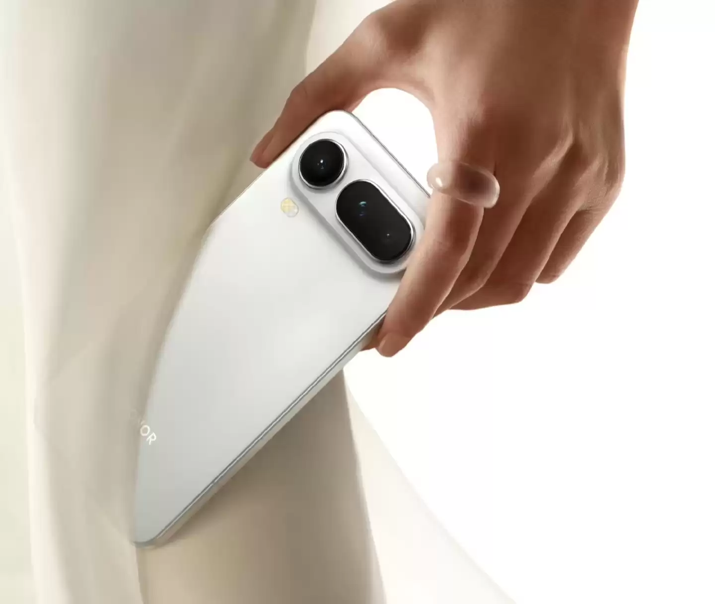 ��ҫ Magic8 Pro Air �ֻ��ܷ��ع⣺���� 9500 оƬ��16GB �ڴ�