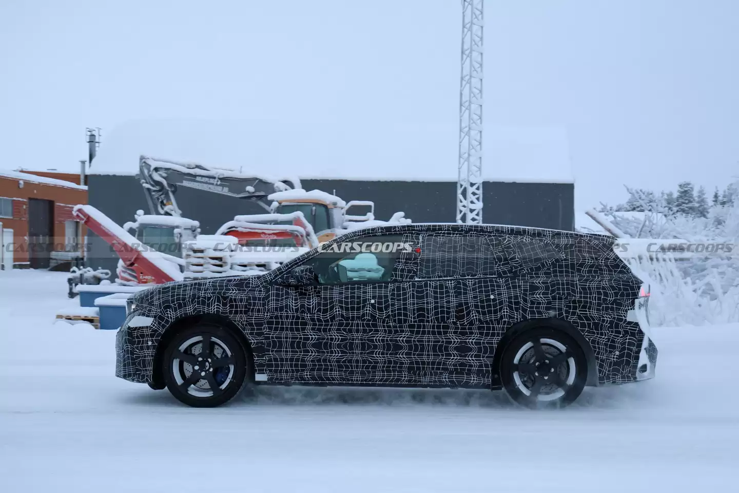 ���� iX3 M ������ SUV ·��ͼ�ع�