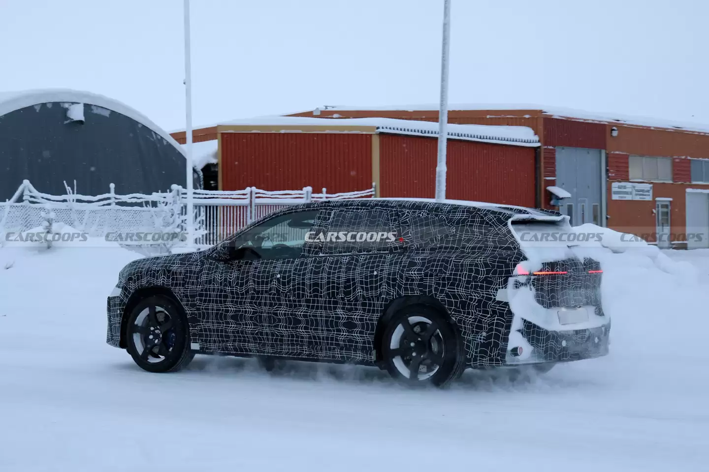 ���� iX3 M ������ SUV ·��ͼ�ع�