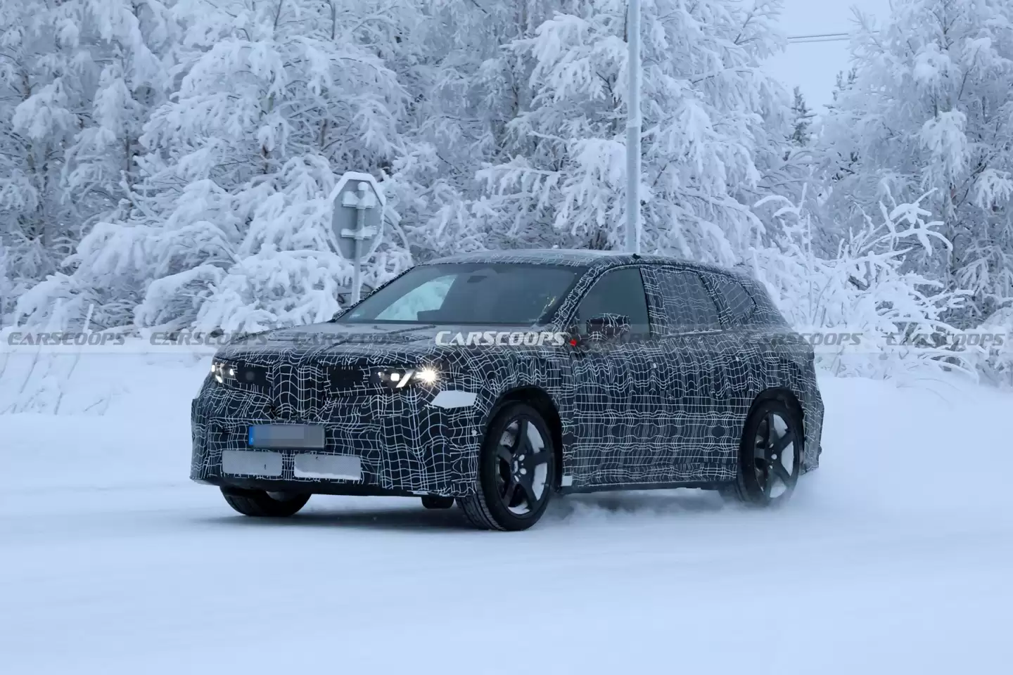 ���� iX3 M ������ SUV ·��ͼ�ع�