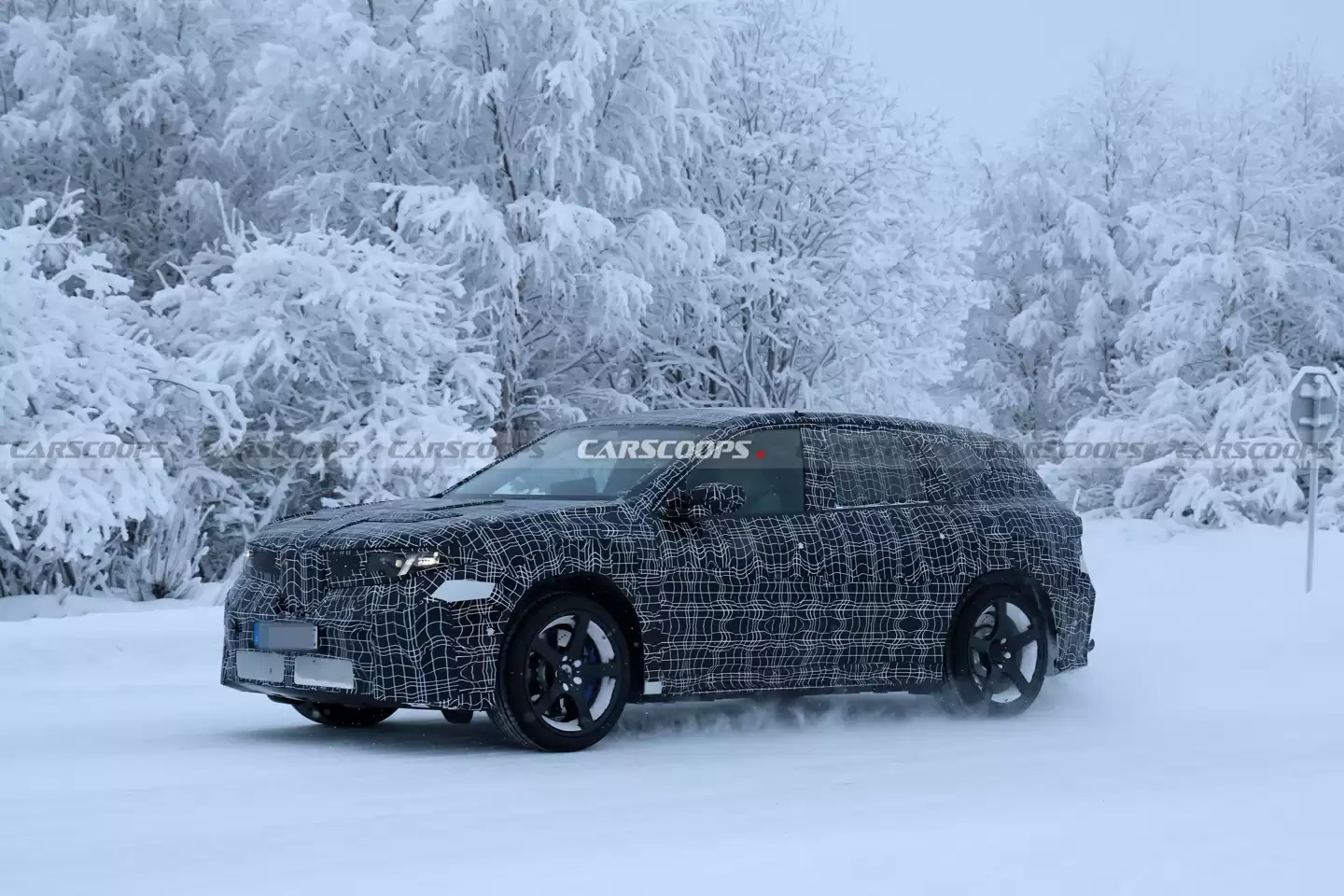 ���� iX3 M ������ SUV ·��ͼ�ع�