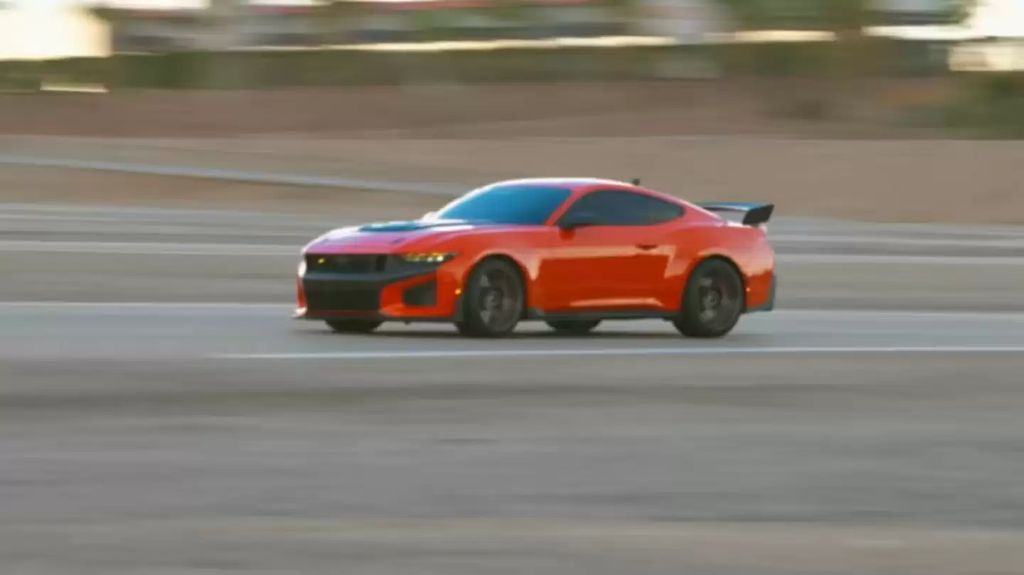 F1 �ھ�ά˹�����Լݣ�������ǿ Dark Horse �ܳ����ţ����͸��