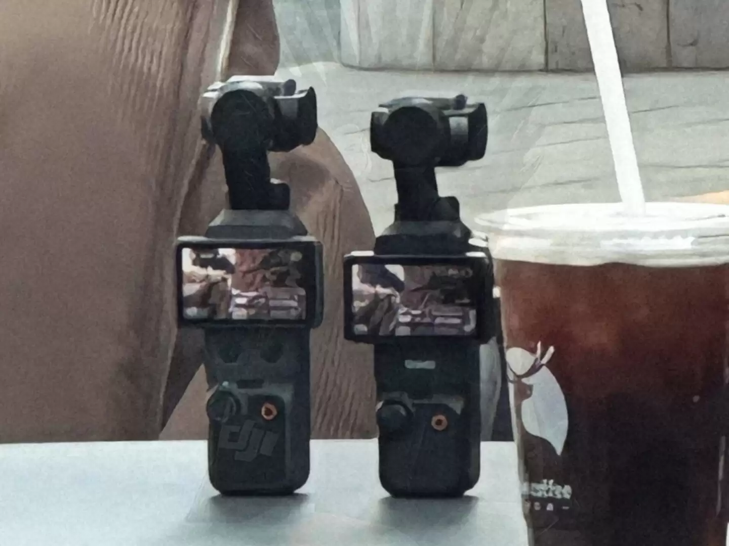 �� Osmo Pocket 4 ��̨ Vlog ������� 3 �·������ֱ�׼ / Pro ��