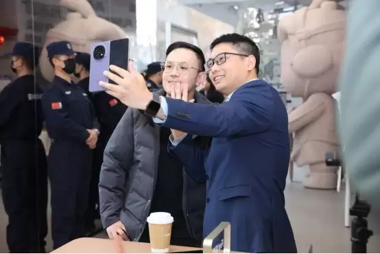 OPPO�����׼��콢���仧���� �Ƽ���������פ���⽻�ٴ�����