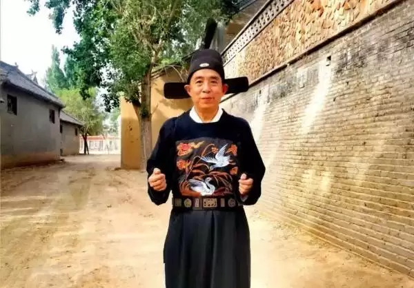 ���ݿ���200���̾��ߺ죺�̾���θı���ͨ�����ˣ�