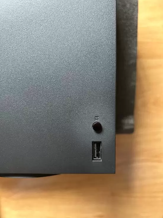 Xbox Series X������ɫ�ţ��»���ť��Χ�ְ�Ȧ������������