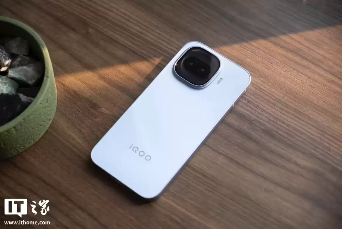 iQOO Z11 Turbo �ֻ�ά�ޱ����۸񹫲�����Ļ�Żݼ� 590 Ԫ����� 199 Ԫ
