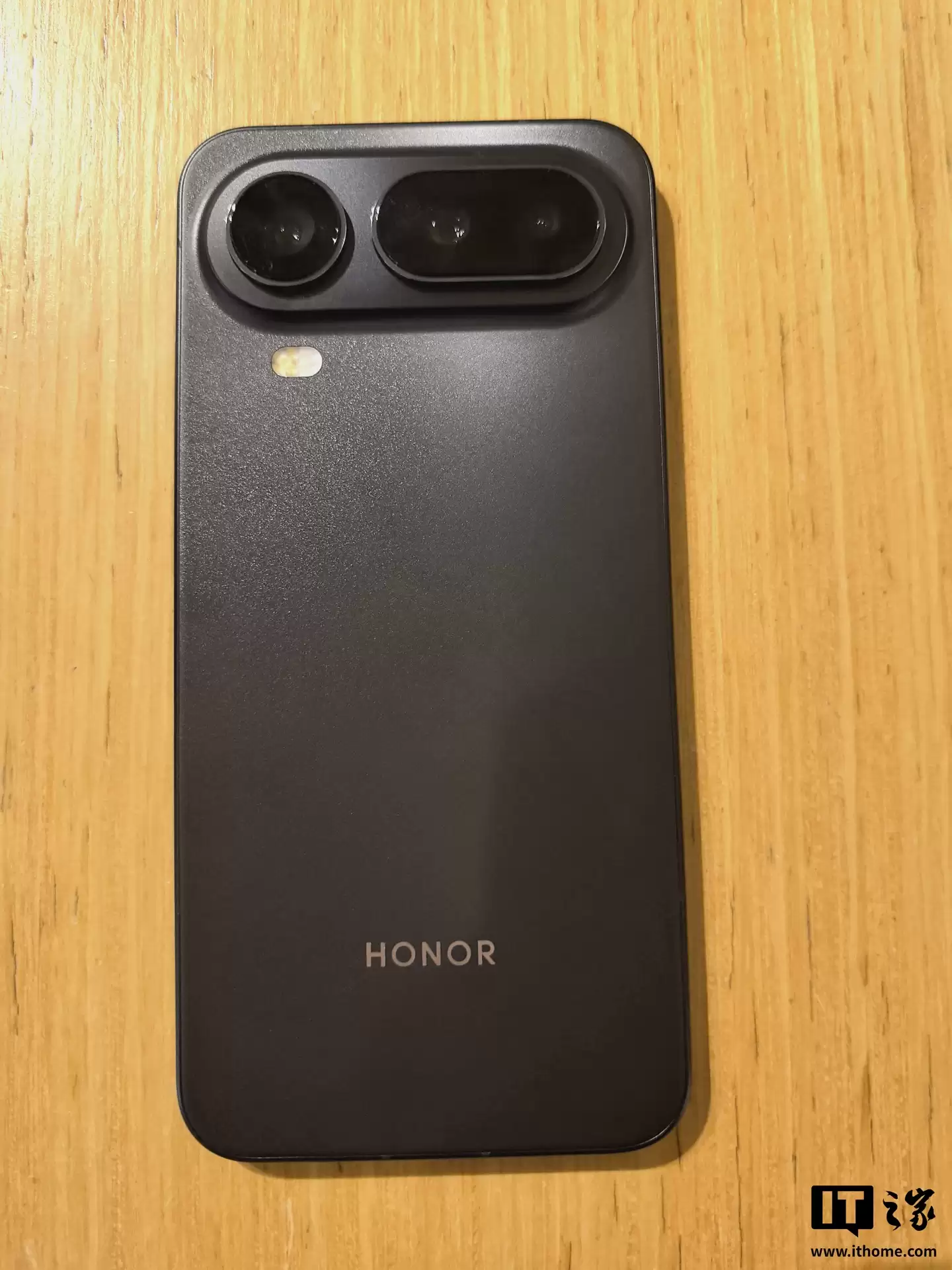 ��ҫ Magic8 Pro Air �ֻ�����չ����Ӱ����ʾ�Ⱥ��Ĳ�������