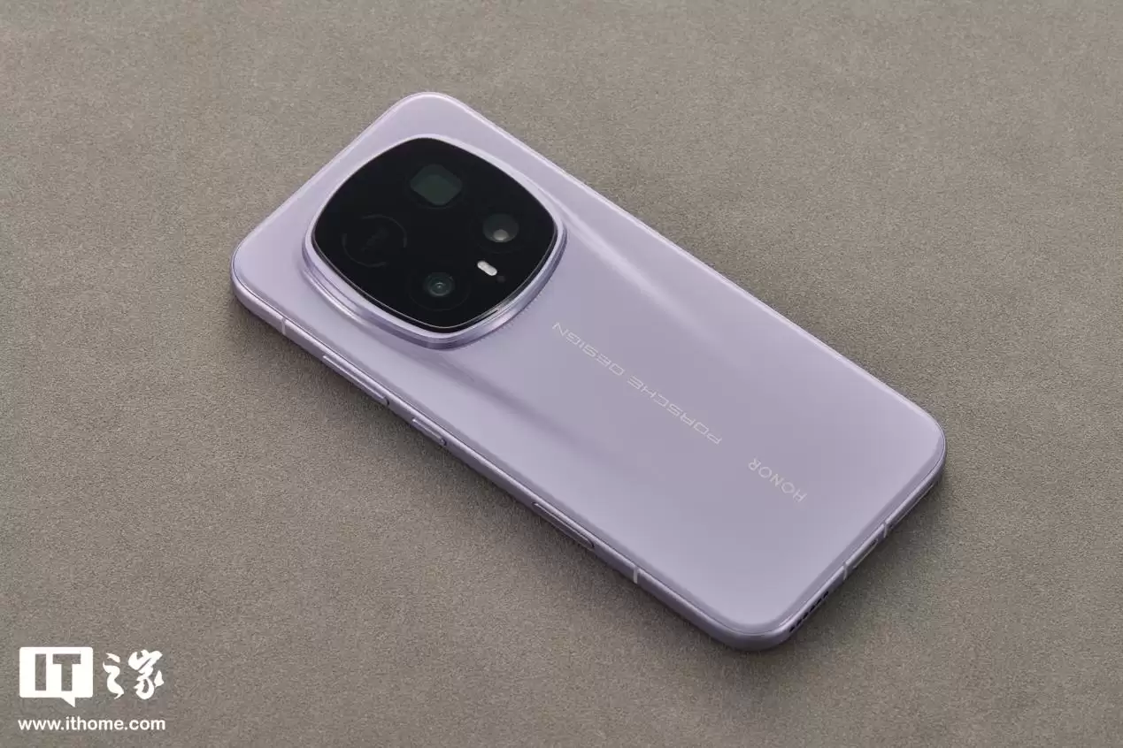 ��ҫ Magic8 RSR ��ʱ�����ͼ�ͣ�������߶���ʮ�㣬�¹�ʯϸ�����