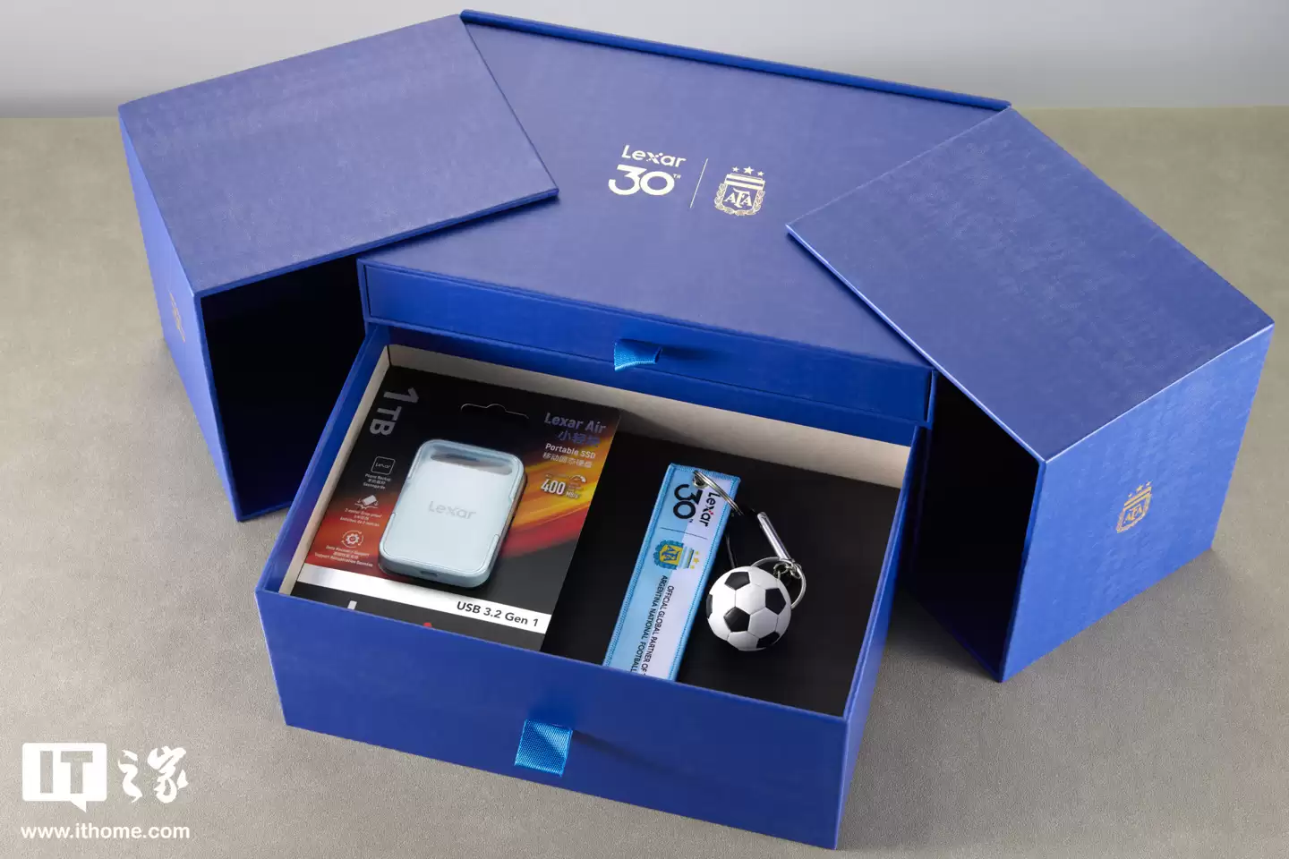 ��IT֮�ҿ��䡿�׿�ɳ Air С����ƶ���̬Ӳ�̰���͢���Ҷ�������ͼ�ͣ�����ḻ�����Դ�