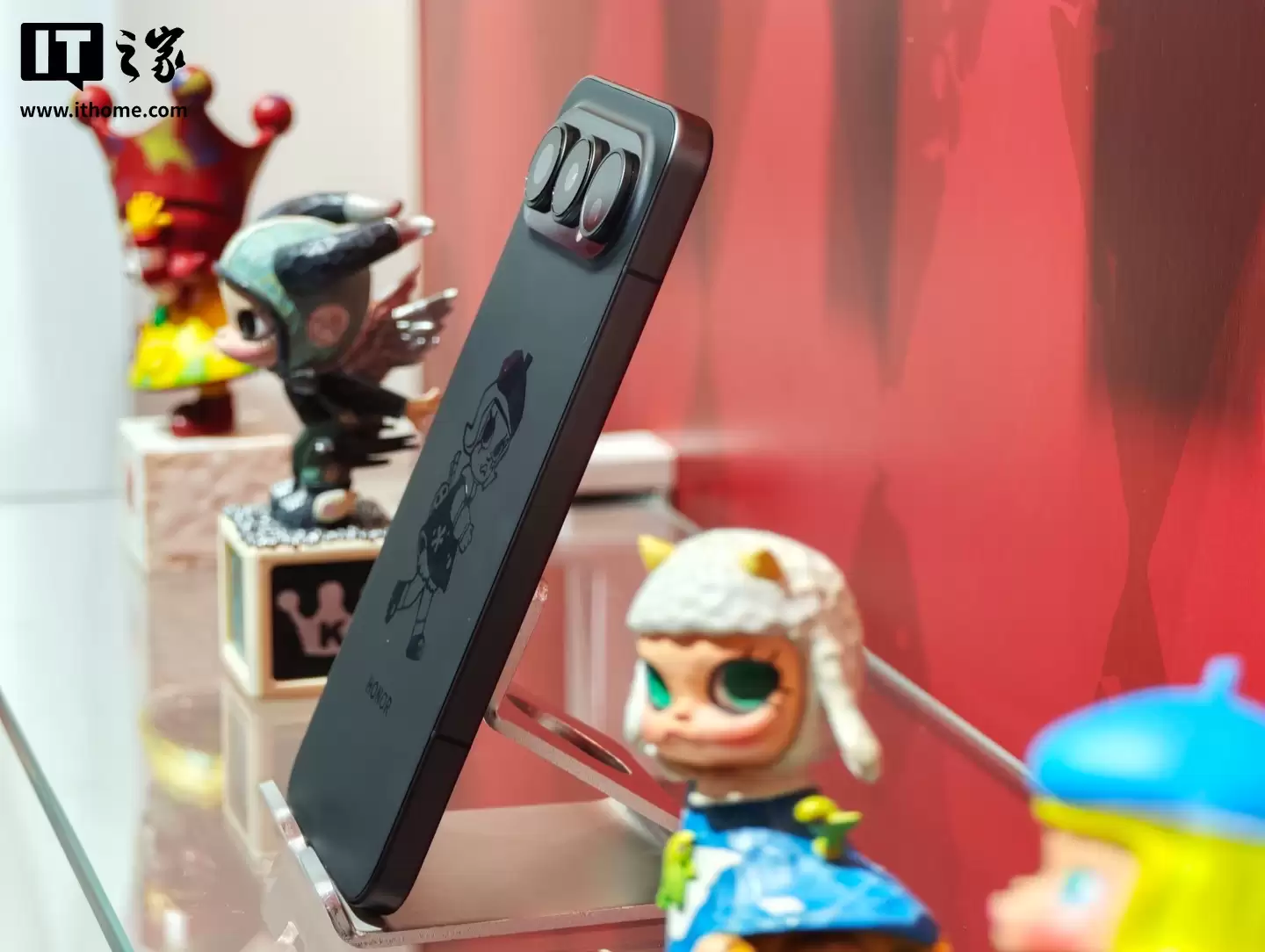 4499 元,荣耀与泡泡玛特推出首款全机定制潮玩手机“荣耀 500 Pro MOLLY 20 周年限定版” 4499 元,荣耀与泡泡玛特推出首款全机定制潮玩手机“荣耀 500 Pro MOLLY 20 周年限定版”