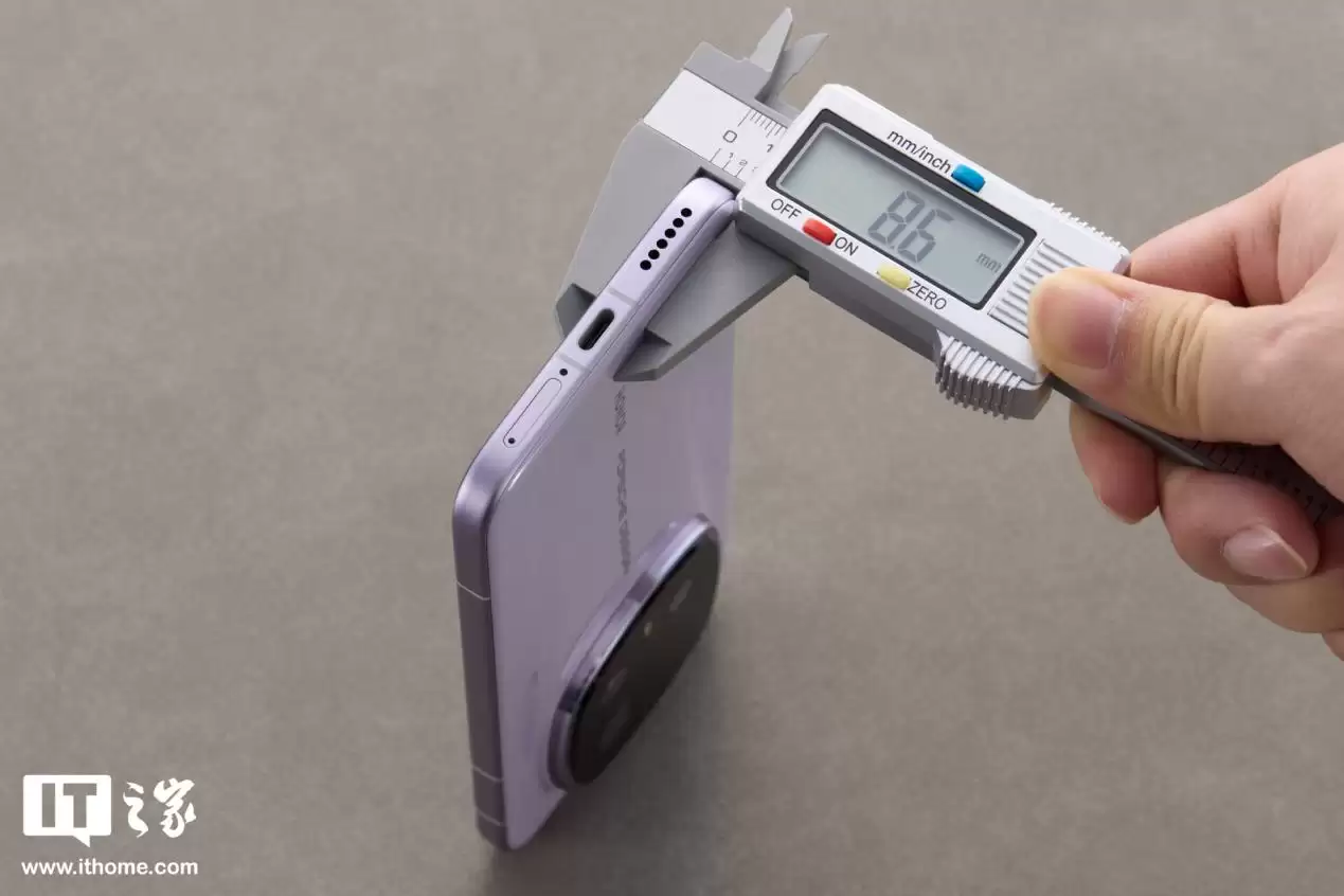 ��ҫ Magic8 RSR ��ʱ�����ͼ�ͣ�������߶���ʮ�㣬�¹�ʯϸ�����