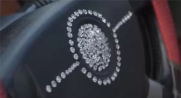 ������װ�ΰ����������գ�������Ƭ�������ش�͸��