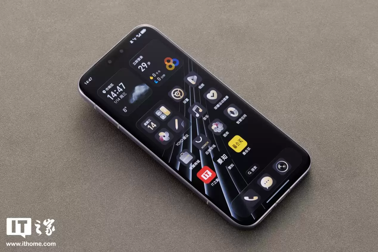 ��ҫ Magic8 RSR ��ʱ�����ͼ�ͣ�������߶���ʮ�㣬�¹�ʯϸ�����