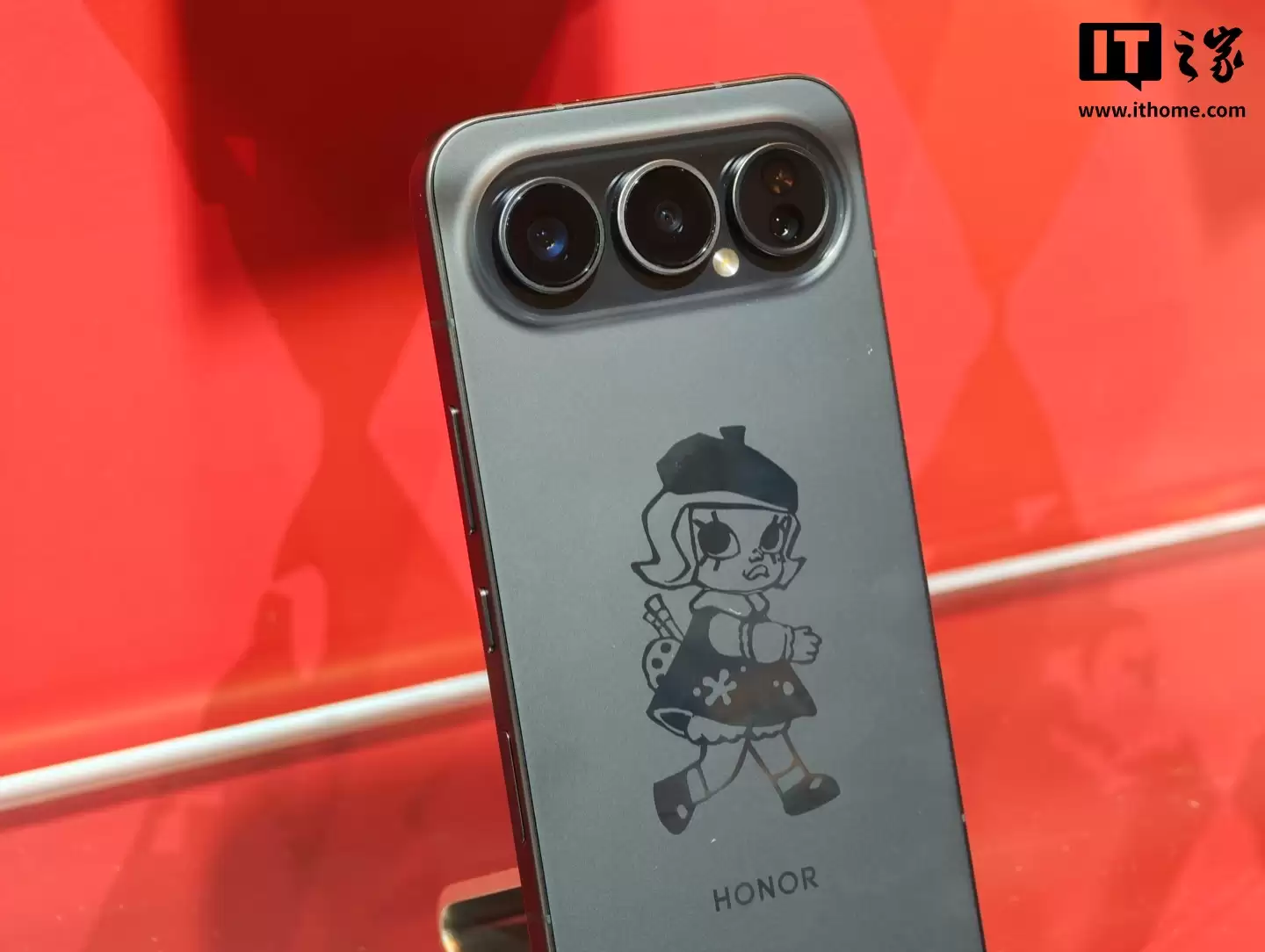 4499 元,荣耀与泡泡玛特推出首款全机定制潮玩手机“荣耀 500 Pro MOLLY 20 周年限定版” 4499 元,荣耀与泡泡玛特推出首款全机定制潮玩手机“荣耀 500 Pro MOLLY 20 周年限定版”