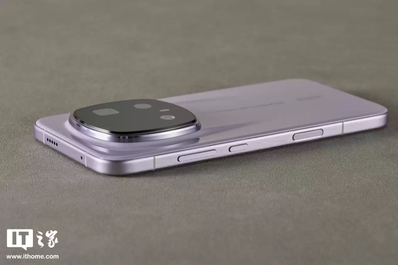 ��ҫ Magic8 RSR ��ʱ�����ͼ�ͣ�������߶���ʮ�㣬�¹�ʯϸ�����