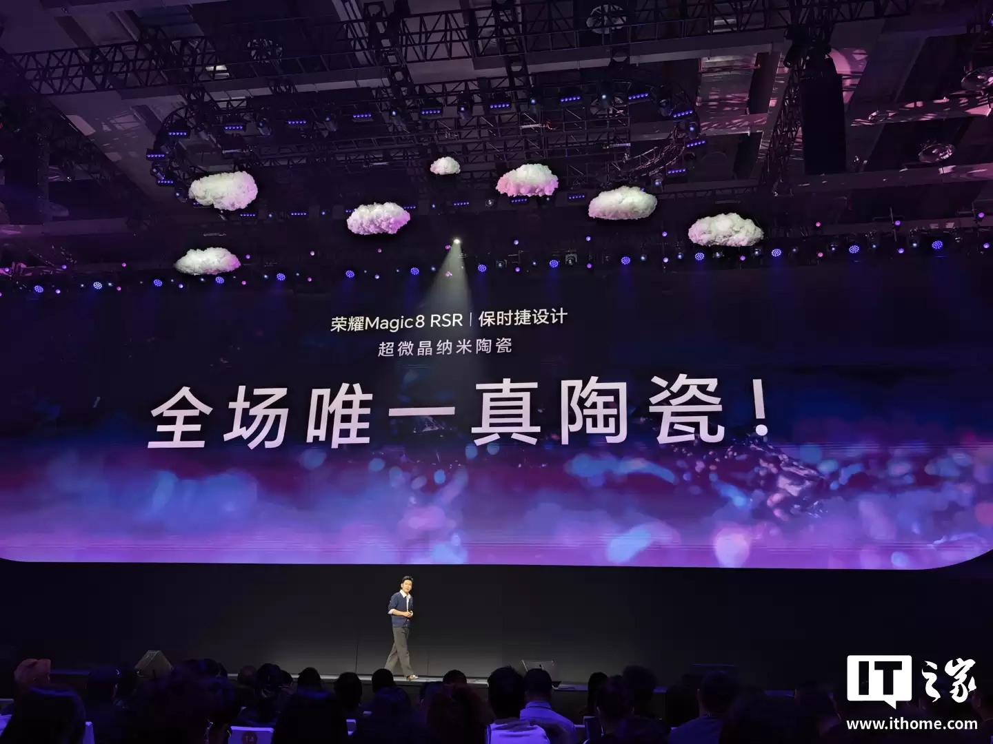 7999 Ԫ����ҫ Magic 8 RSR ��ʱ������ֻ����������ص�������� 8 �����оƬ��2 �����س�ҹ�񳤽�