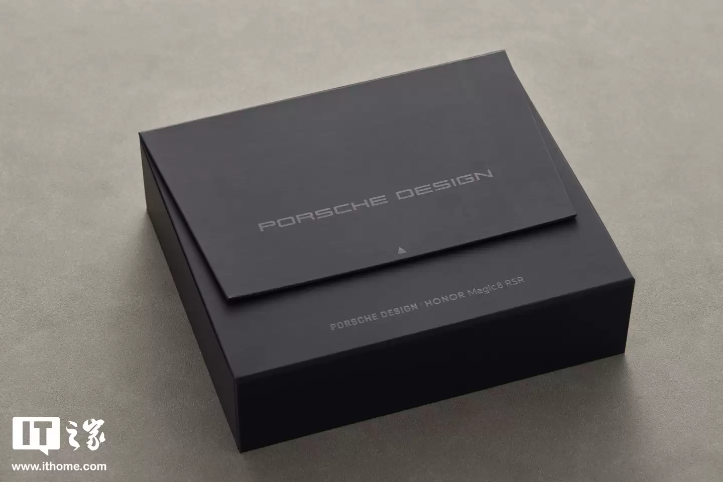 ��ҫ Magic8 RSR ��ʱ�����ͼ�ͣ�������߶���ʮ�㣬�¹�ʯϸ�����