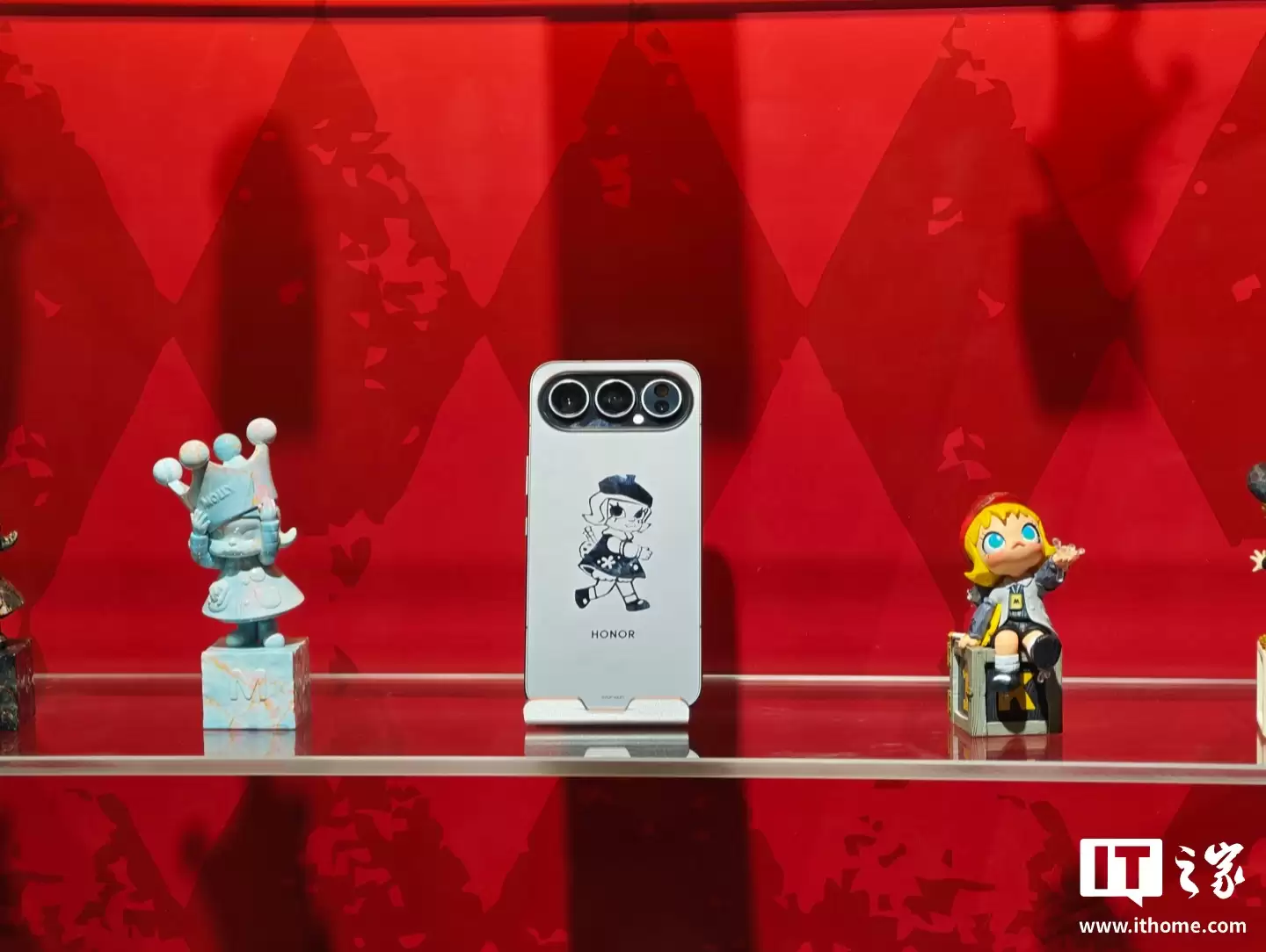 4499 元,荣耀与泡泡玛特推出首款全机定制潮玩手机“荣耀 500 Pro MOLLY 20 周年限定版” 4499 元,荣耀与泡泡玛特推出首款全机定制潮玩手机“荣耀 500 Pro MOLLY 20 周年限定版”
