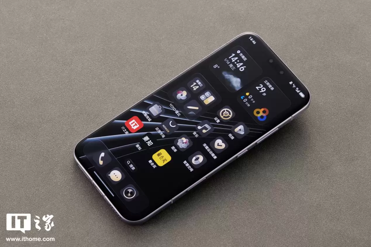 ��ҫ Magic8 RSR ��ʱ�����ͼ�ͣ�������߶���ʮ�㣬�¹�ʯϸ�����