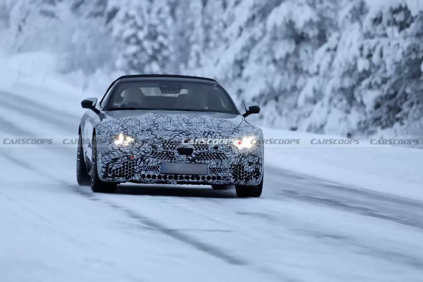 ���� AMG SL �Ŀ�·��ͼ�ع⣬��װ�����Ǵ������͸�դ