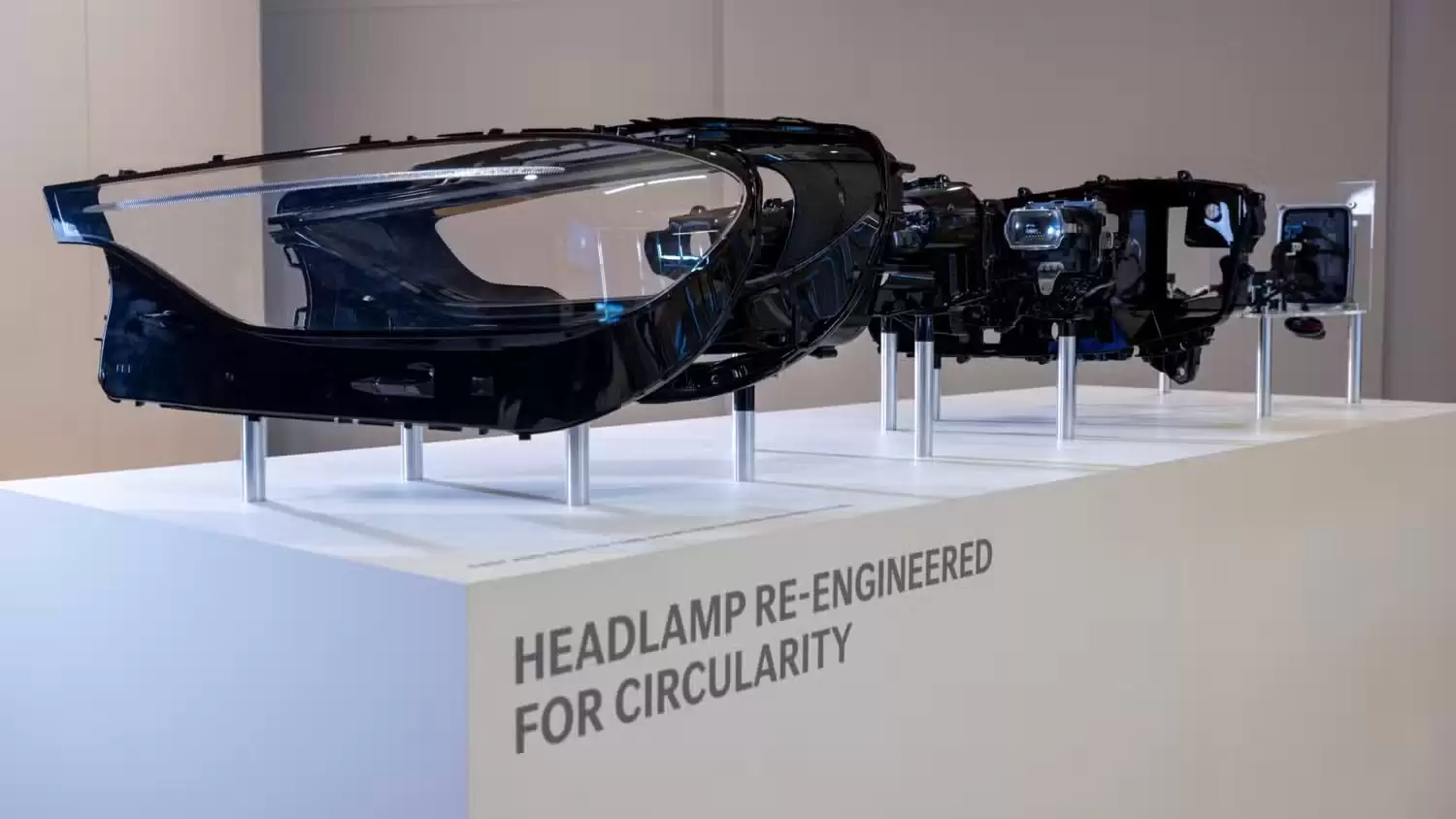 奔驰弹簧尾灯专利获批,消除尾门内的“线路蜘蛛网” 奔驰弹簧尾灯专利获批,消除尾门内的“线路蜘蛛网”