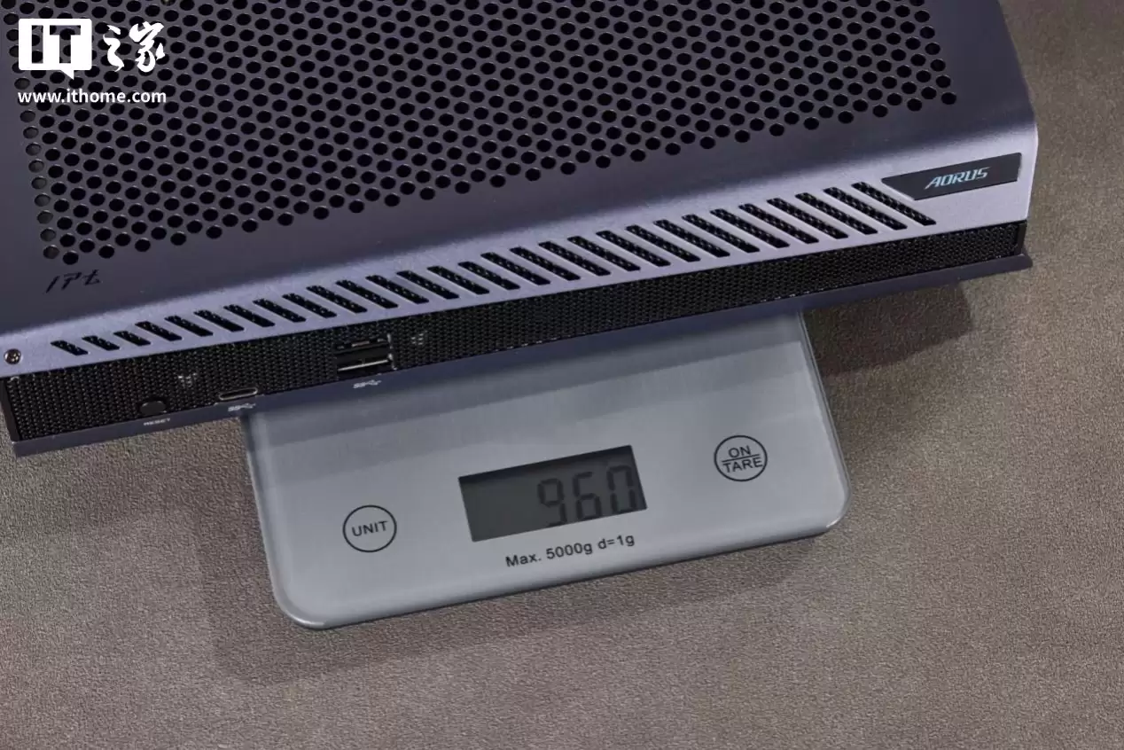 һ��㶨���� + ���� + ���ܣ����� RTX 5060 Ti AI BOX ��������