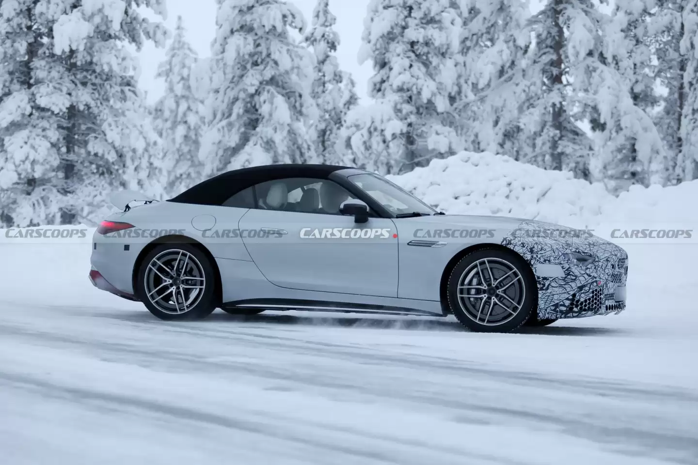 ���� AMG SL �Ŀ�·��ͼ�ع⣬��װ�����Ǵ������͸�դ