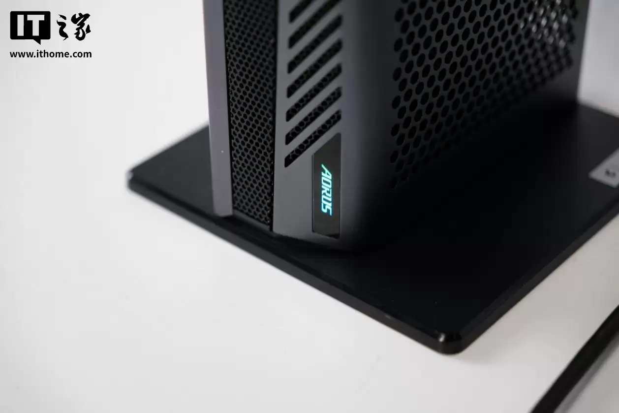 һ��㶨���� + ���� + ���ܣ����� RTX 5060 Ti AI BOX ��������