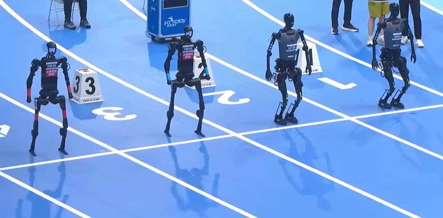 �ҹ����λ����������ͥ�빤ҵӦ���½׶�