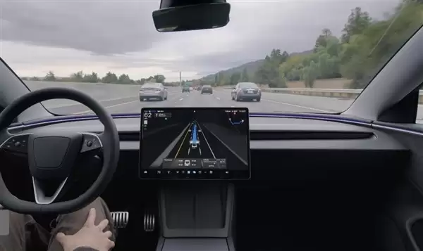 ȫ���׿��Զ���ʻר���������ߣ���˹��FSD��̱�������