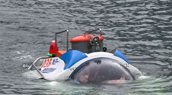 �������Ӻ�Ǳˮ����ɽ������ԣ���ӡ����Ԫ����