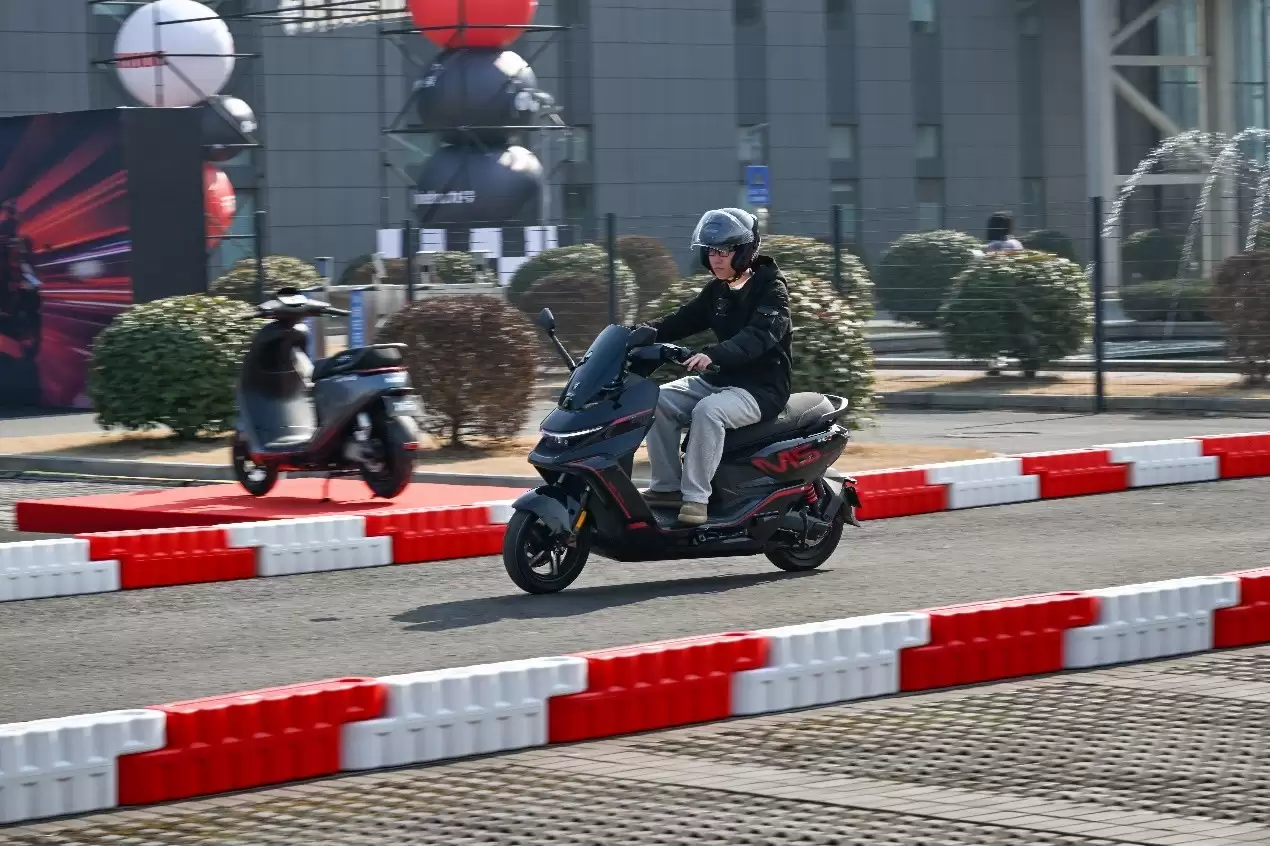 �źŹ�˾�������ܵ綯����˫Ʒ��+ȫ�򻯡�ս��