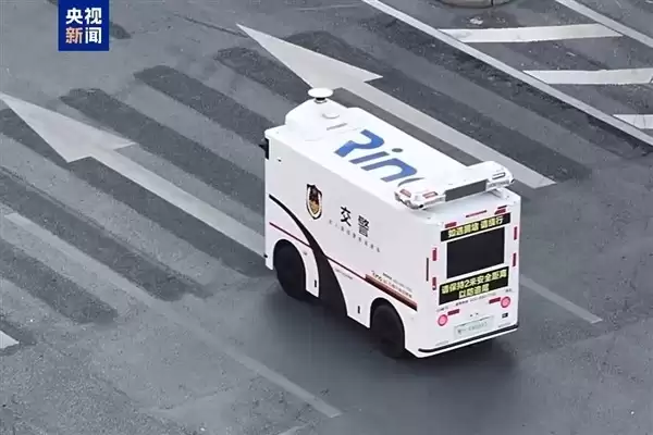 �Ϸ������������˼�ʻѲ�߳����ܲ�Υͣ