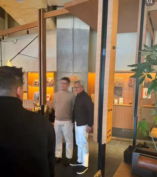 ����ѫ�û����ǣ��Ϻ���̸���������г����������ڳ�ϯ���