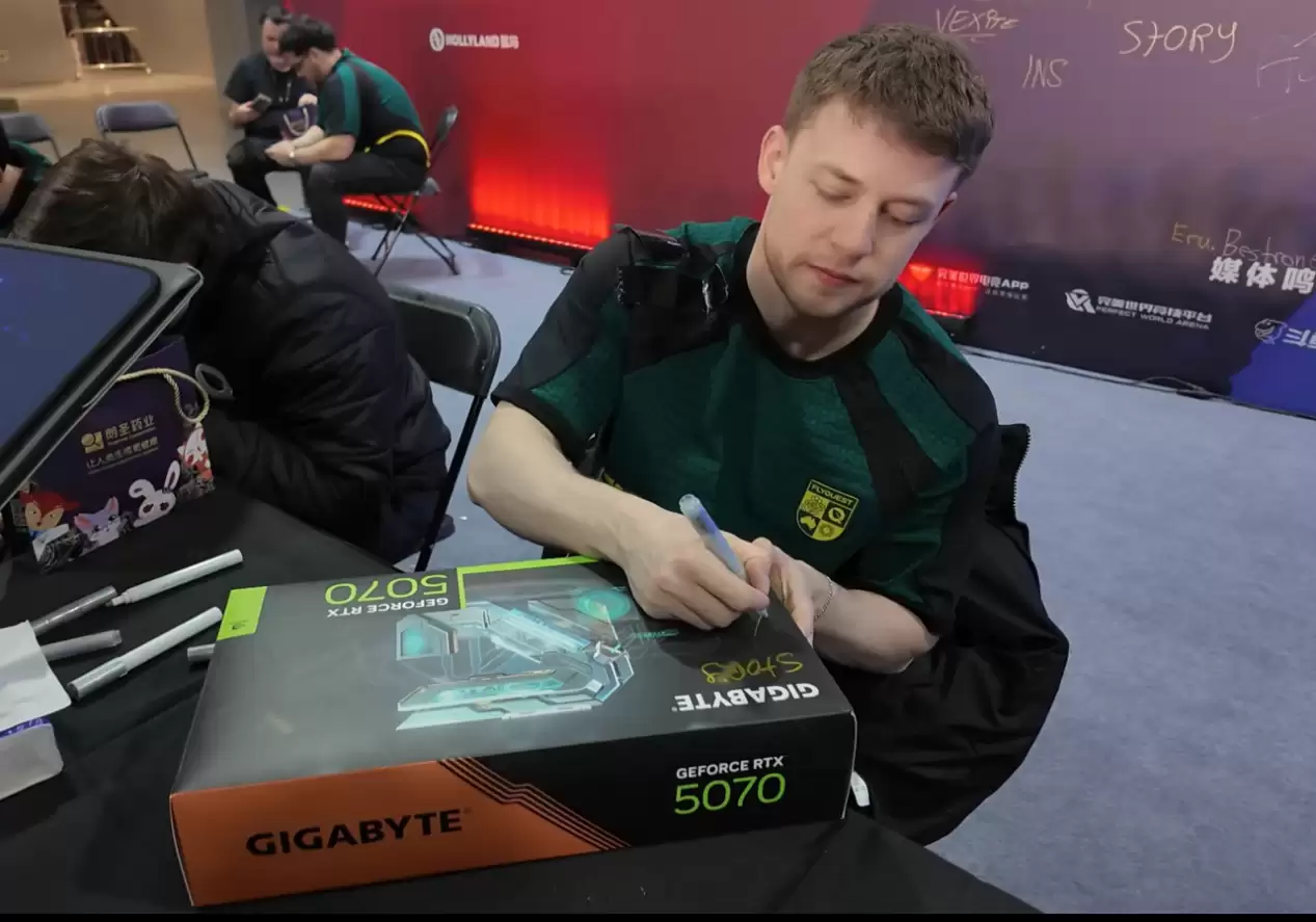 ���ζ�������ֵ����羺�ڣ�����CS2��Ӣ��ս��