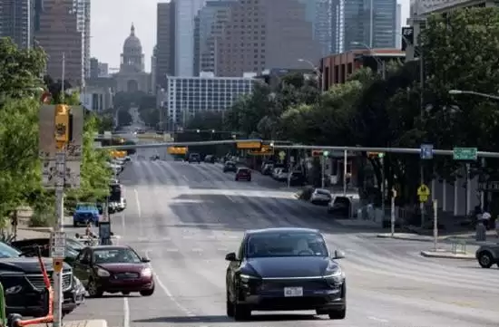 ��˹��Robotaxi�����ް�ȫԱ���ԣ�ȫ���˼�ʻ��Լ���������