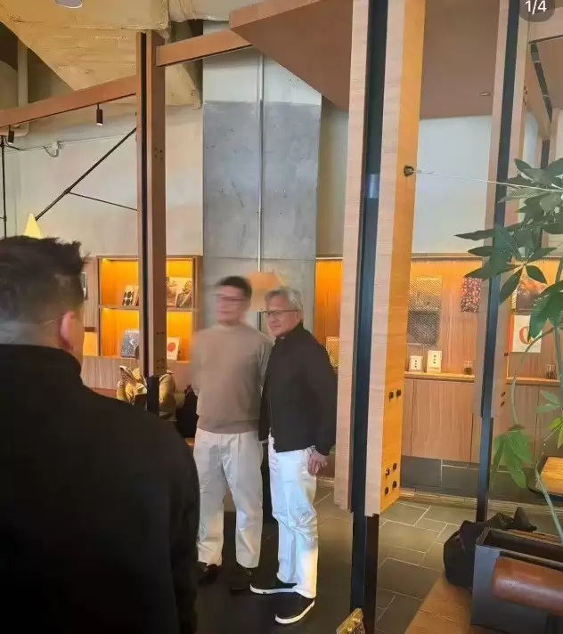 ����ѫ�����ǣ��Ϻ���̸���������г����������ڳ�ϯ���