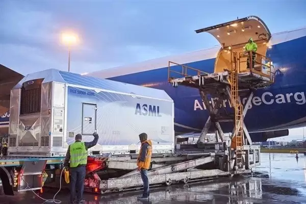 ASML����ʷҵ��ȴ��Ա1700�ˣ��������µ���֯�Ż����˲���ʹ