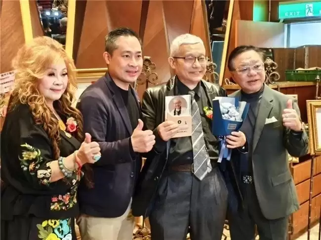 �¾������ػ��ߣ��³�ƽҽʦ�ٻ�ʷ����ҽѧ��ѧ���潱��