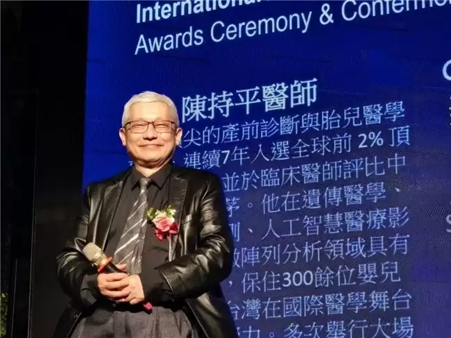 �¾������ػ��ߣ��³�ƽҽʦ�ٻ�ʷ����ҽѧ��ѧ���潱��