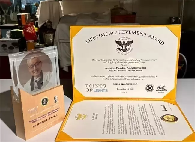 �¾������ػ��ߣ��³�ƽҽʦ�ٻ�ʷ����ҽѧ��ѧ���潱��