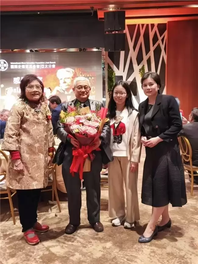 �¾������ػ��ߣ��³�ƽҽʦ�ٻ�ʷ����ҽѧ��ѧ���潱��